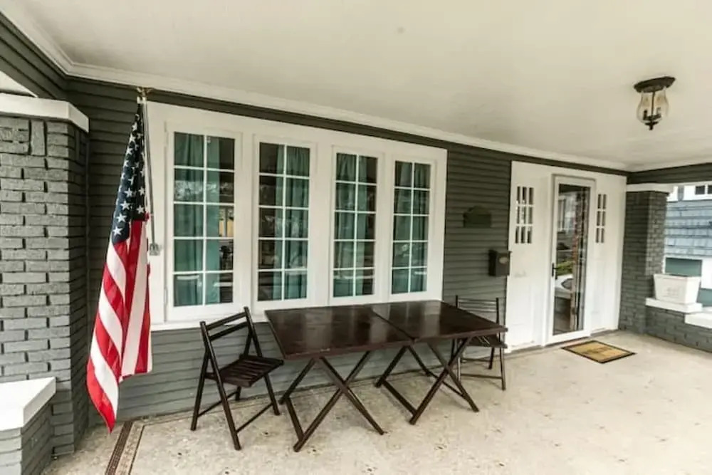 29th Street Trendy Lakeview Craftsman 8