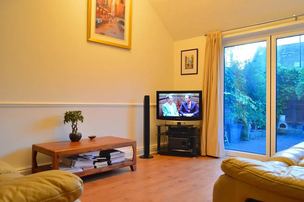 Spacious 2 Bedroom House With Garden in Islington