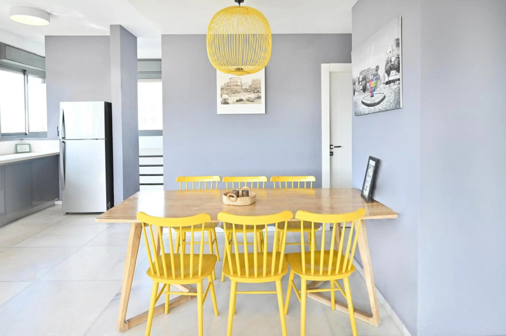 Beautiful 4BR Penthouse in Sheinkin street by HolyGuest
