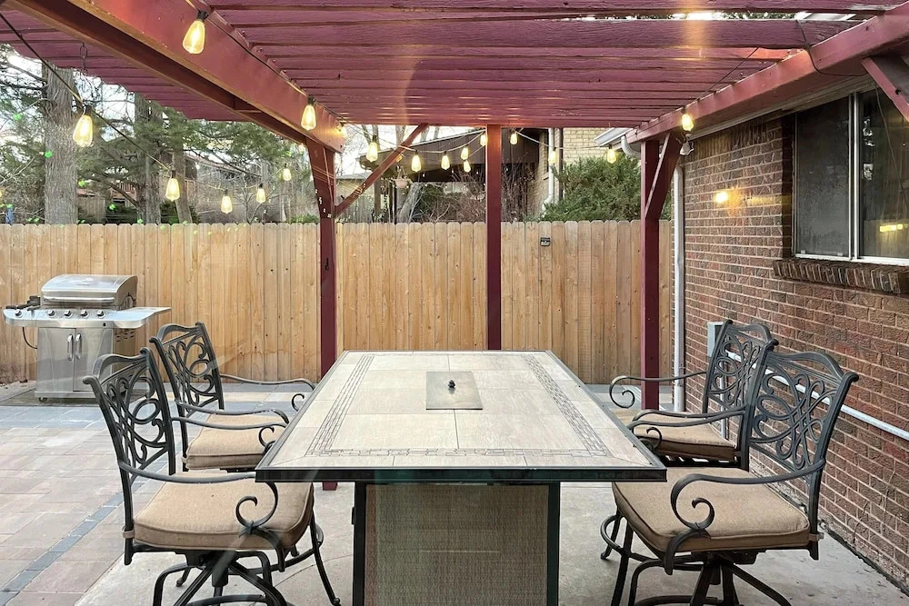 Hot Tub, Pool Table, Fireplace, Sunny Patio