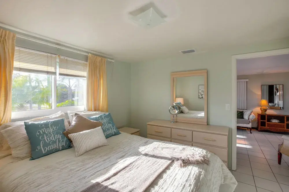 Golf, Shop & Relax: Englewood Retreat w/ Lanai!