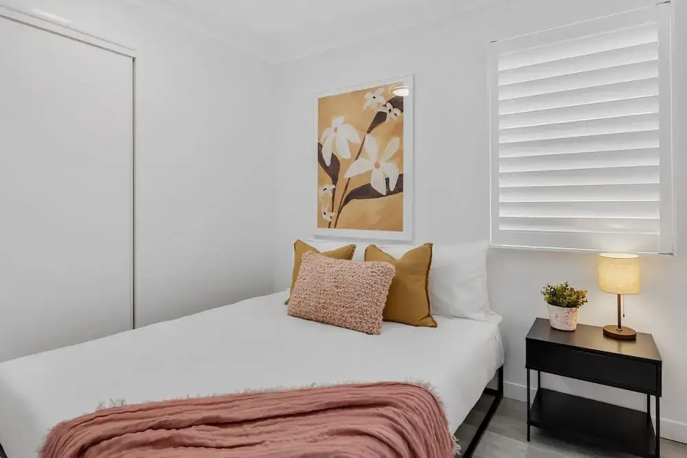 3-bed Haven With Balcony and Bbq, 5-min to Beach
