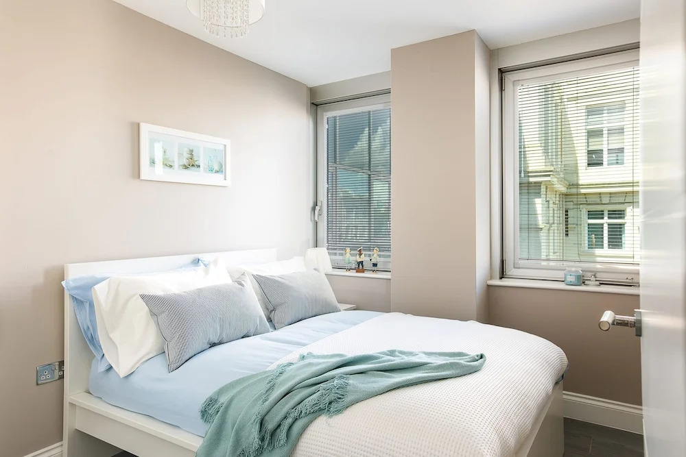 Comfy Bright 5 Brighton Beach Doorstep Retreat