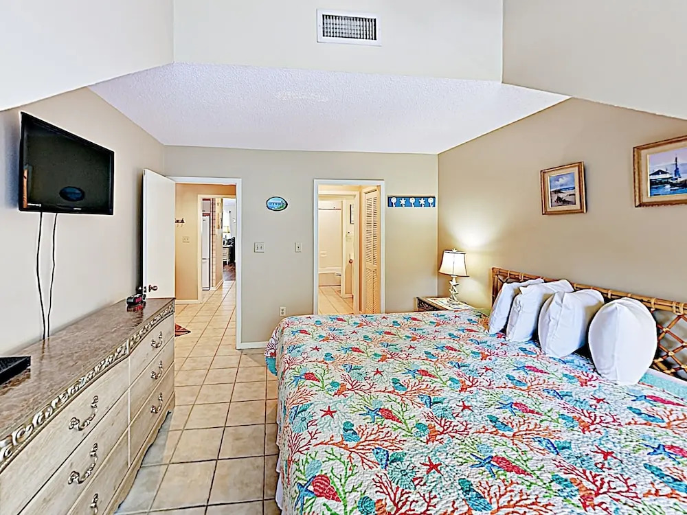 New Listing! Kingston Plantation W/ 5 Pools! 3 Bedroom Condo