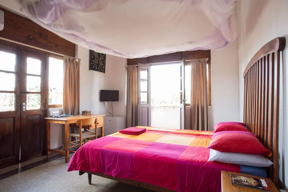 Q2 Bar & Guesthouse