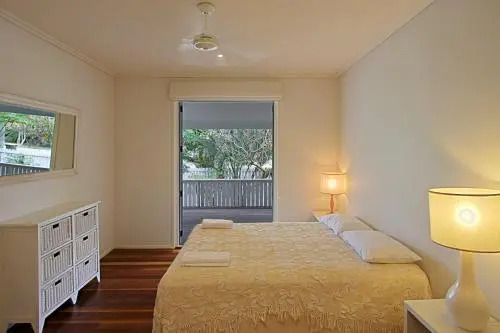 Byron Bay Accom 77 Butler Street, Byron Bay - Lantana Beach House