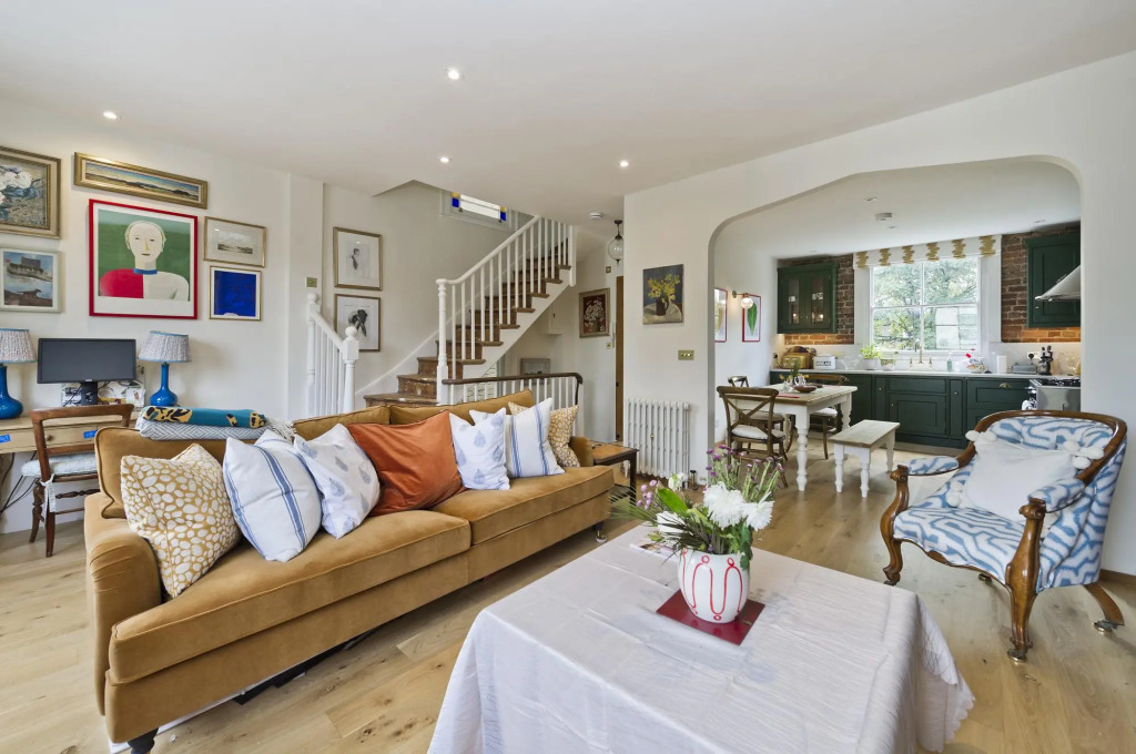 Delightful Apartment in Brackenbury Village Near Hammersmith by Underthedoormat