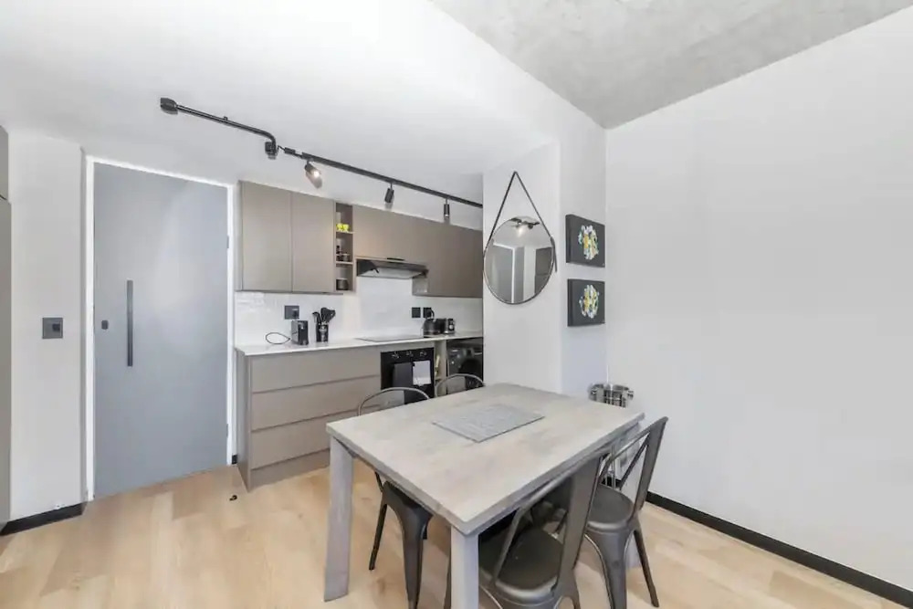 Chic & Sophisticated 1BD Apartment - Sea Point