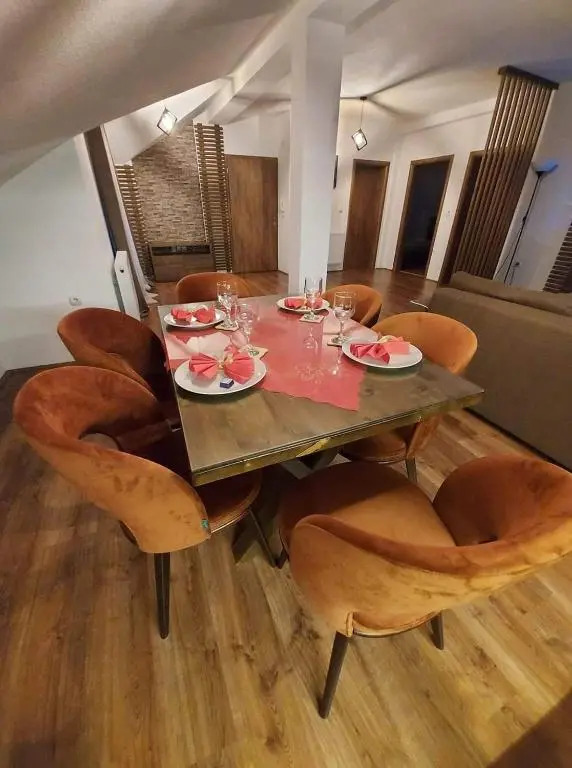 Gold Apartment