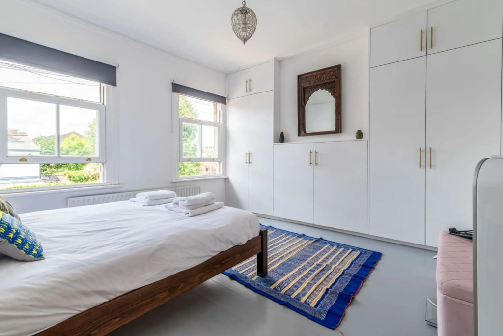 Ealing's Cozy Garden Retreat