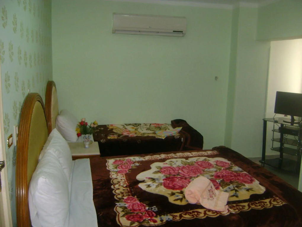 Isis Hostel 2