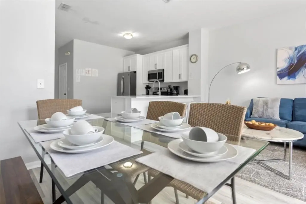 3 Bedrooms 3 Bathrooms Windsor Hills 2554 ML