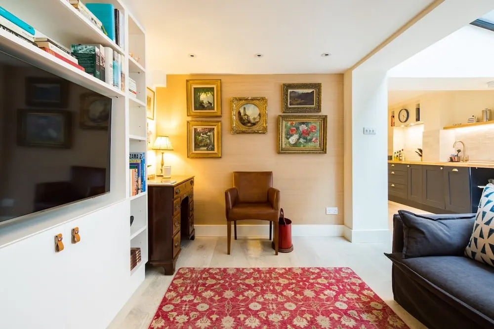Quiet Classical/modern Designer Garden Flat