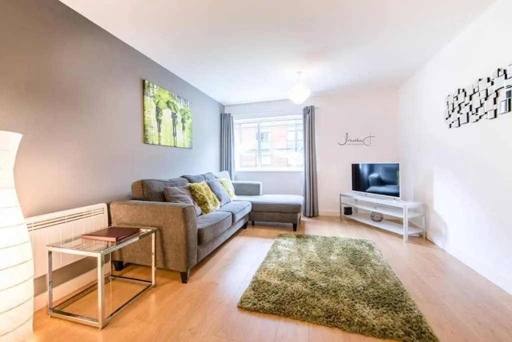 *AH4U* 2-Bed Apartment