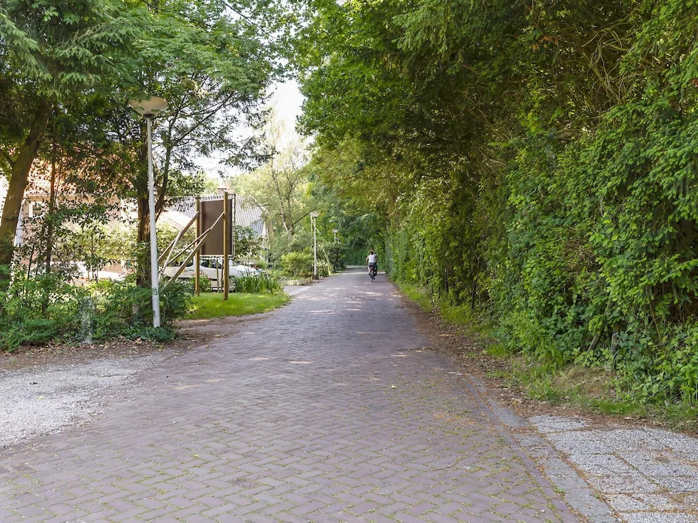 Lovely Chalet near Sea in Oostvoorne