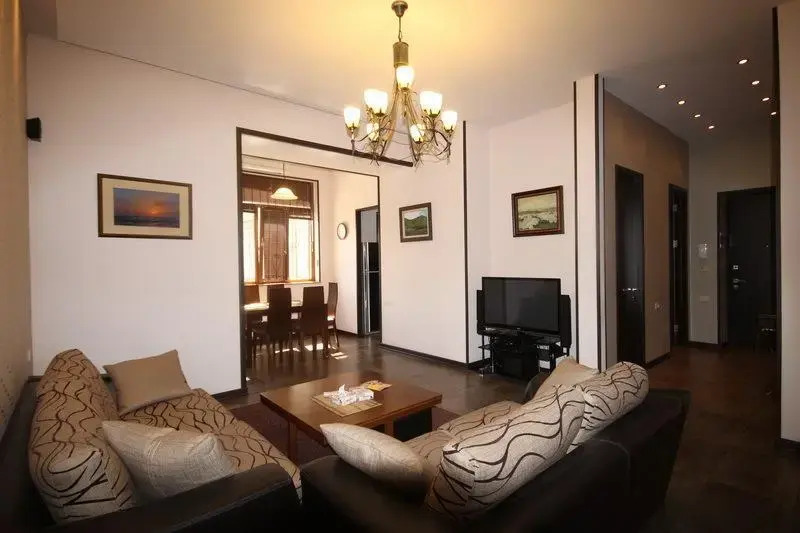 FlatsInYerevan - Apartments on Hanrapetutyan Street
