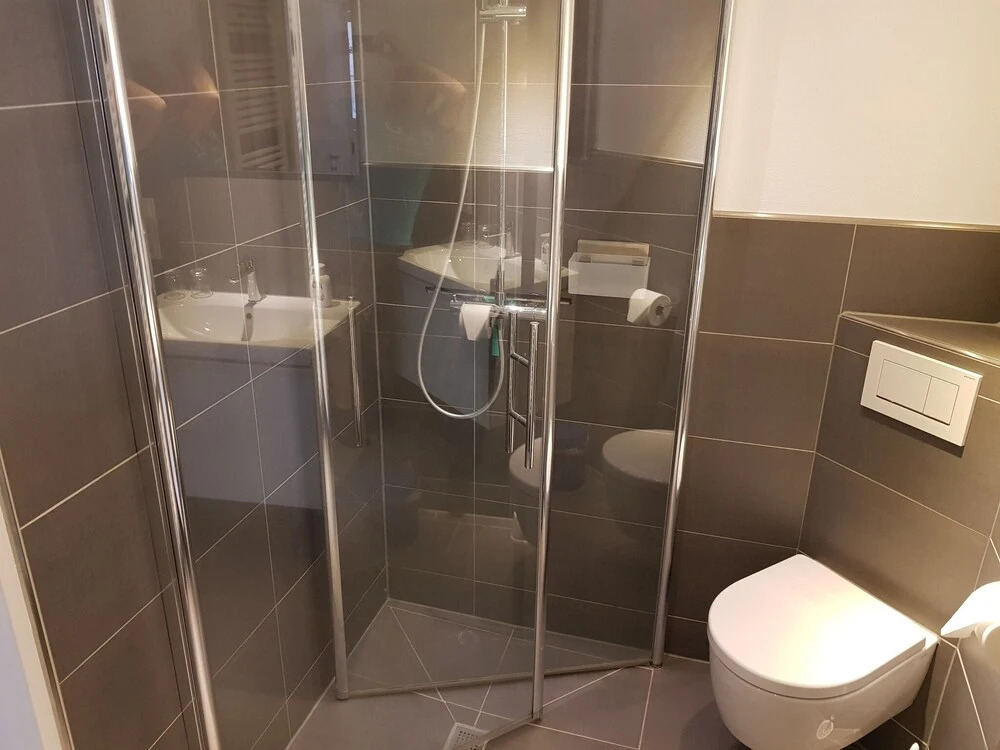 Comfortable apartment with balcony, you can't sit closer to the Moeselriver