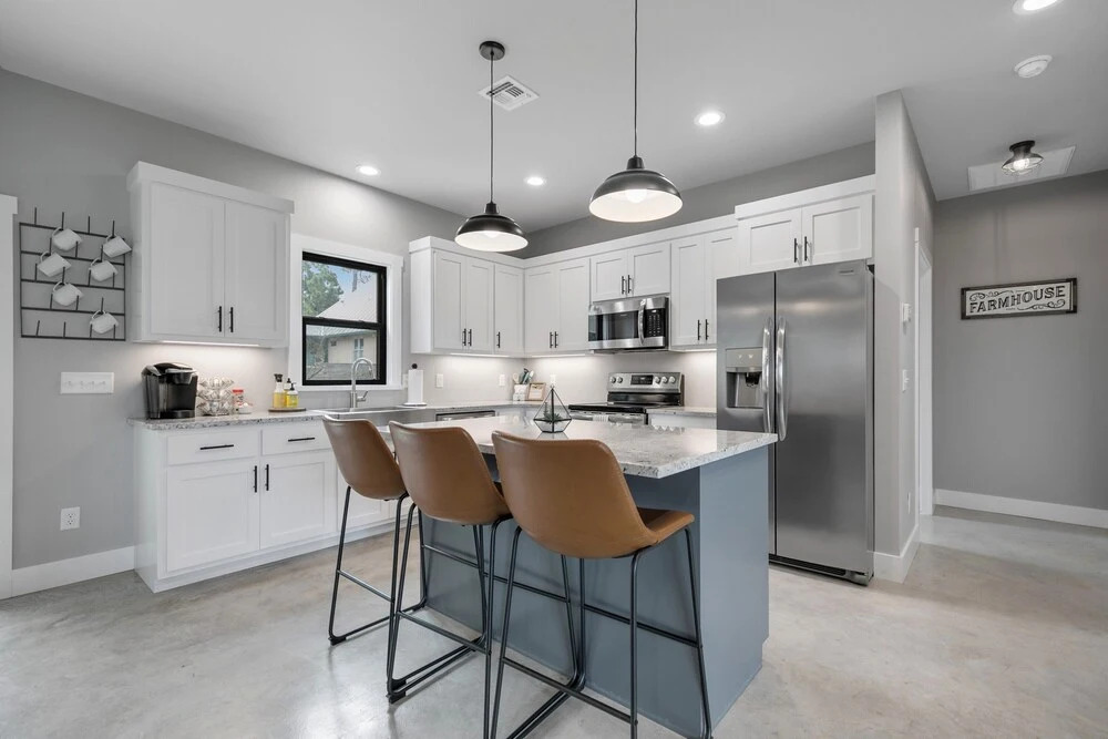 New! Luxury Home 3blck From Main St W/firepit