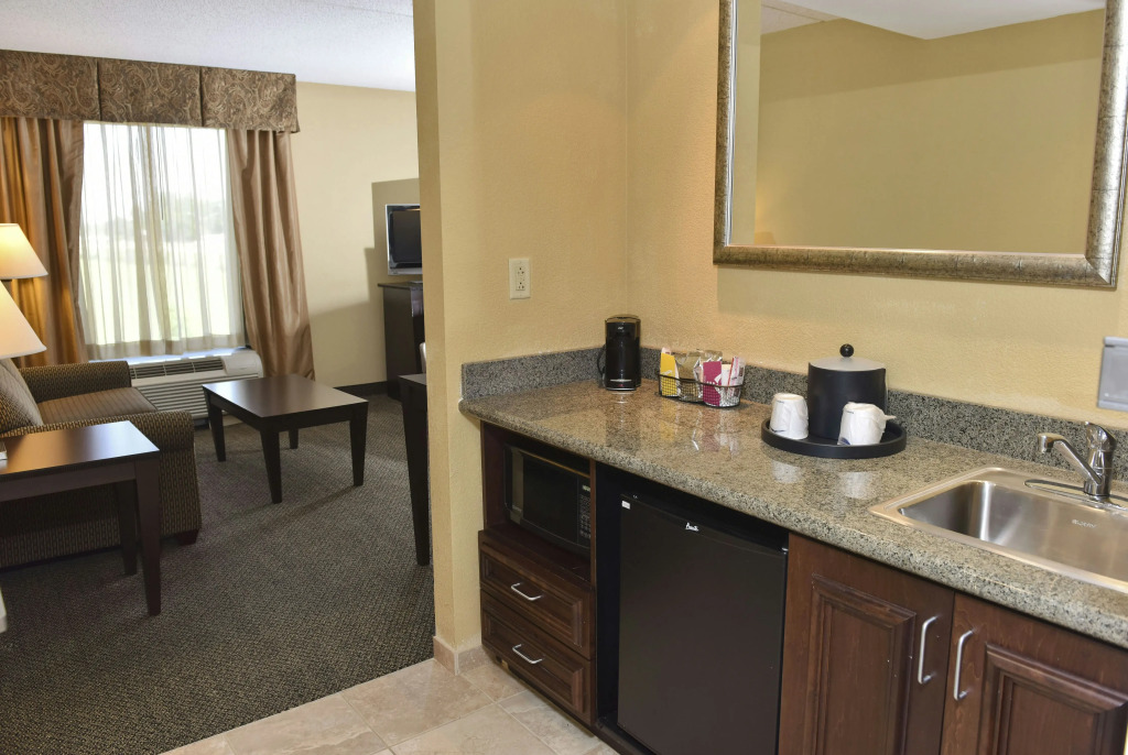 Hampton Inn & Suites Alexandria
