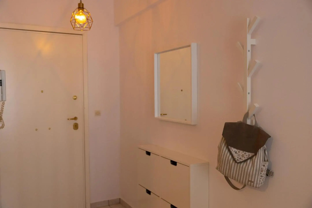 Spacious apartment close to the sea and the city center