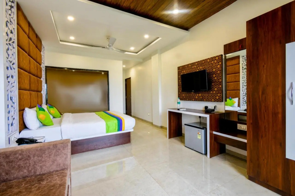 Treebo Prince Palace With Swimming Pool