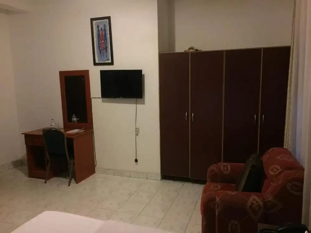 Romalo Hotel & Apartments