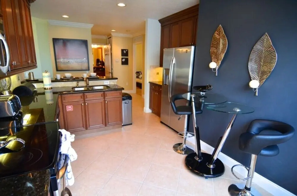 7468ed 3 Bedroom Condo