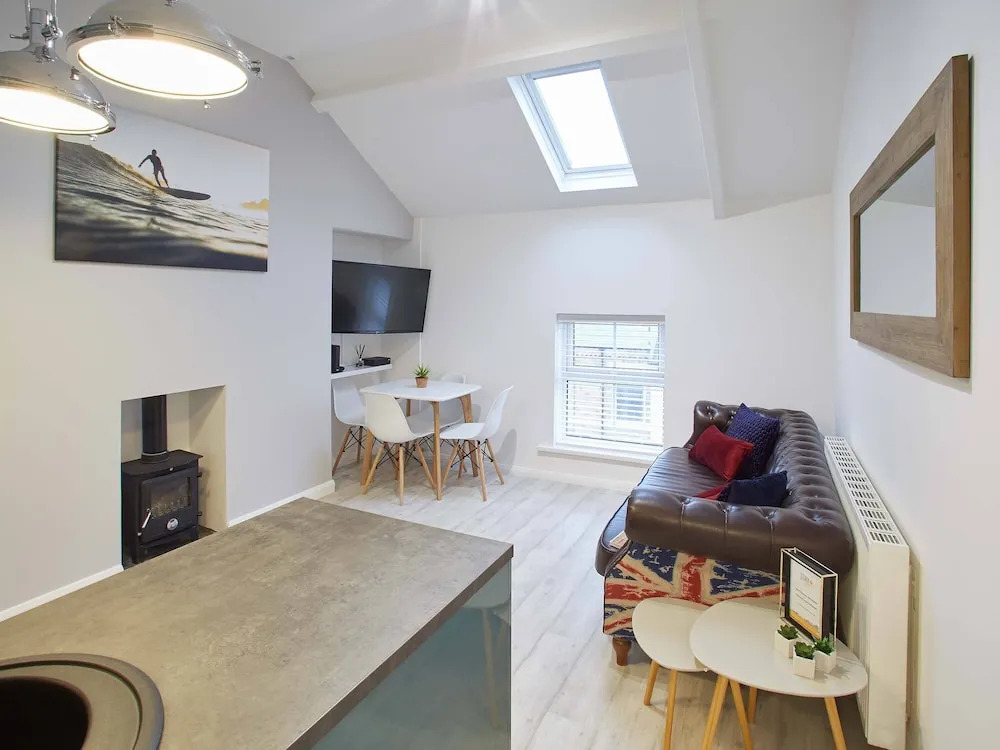 The Surfer's Loft Apartment