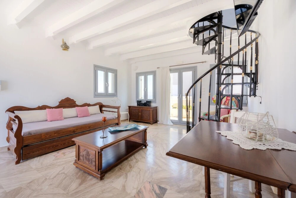 Oia Captain's Villa