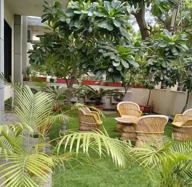 Hotel Blue Neck Hudda City Centre Fortis Hospital