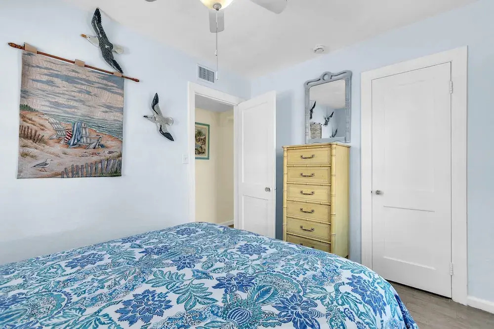 John's Pass-time Beach Cottage #1