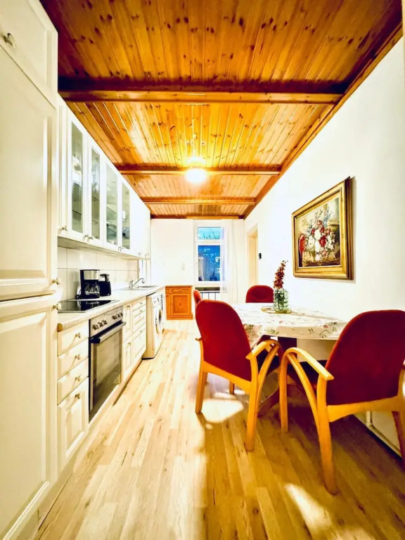4BR Stay for up to 12 Near to FAC Platz