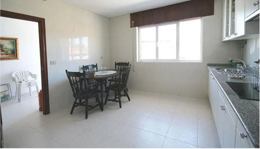 Apartment - 4 Bedrooms with Sea views - 107766