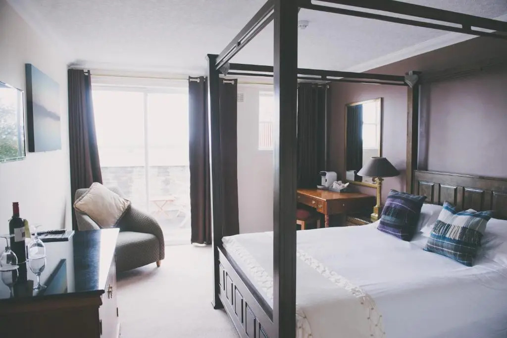 The Powfoot Hotel, Annan