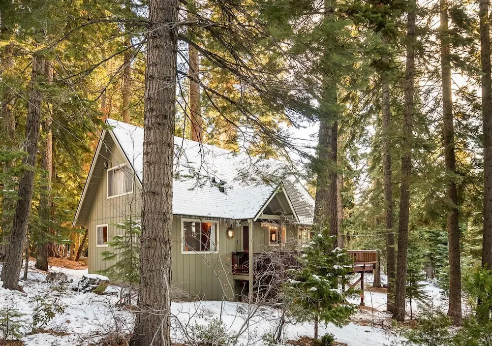 The Honey Bear Cabin With Fireplace and Large Deck! #109