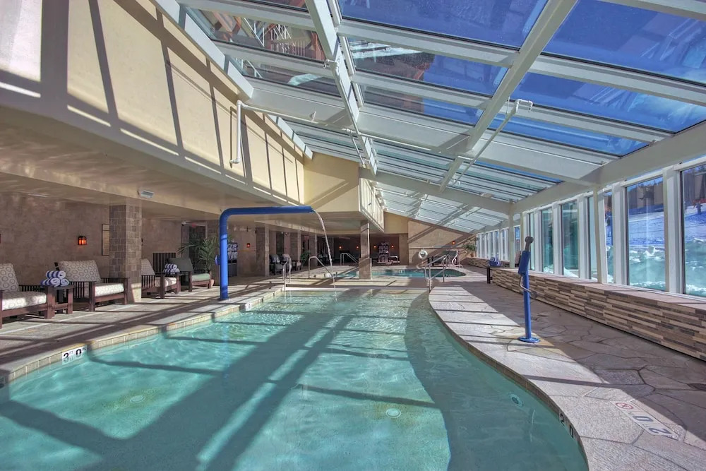 Luxury 2 Bedroom  At Base Of Peak 8! Condo by RedAwning