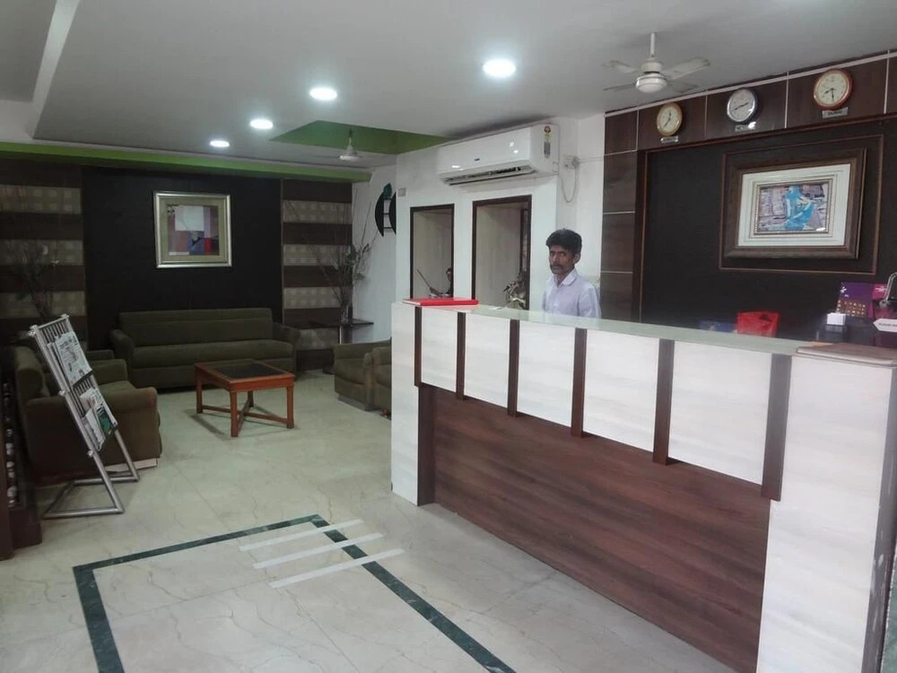Hotel Airport Plaza