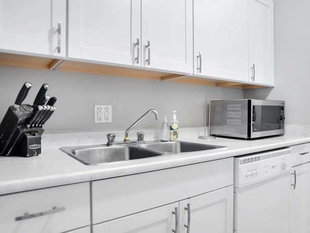 Stylish and Cozy Eau Claire 2BR With Gym Coffee