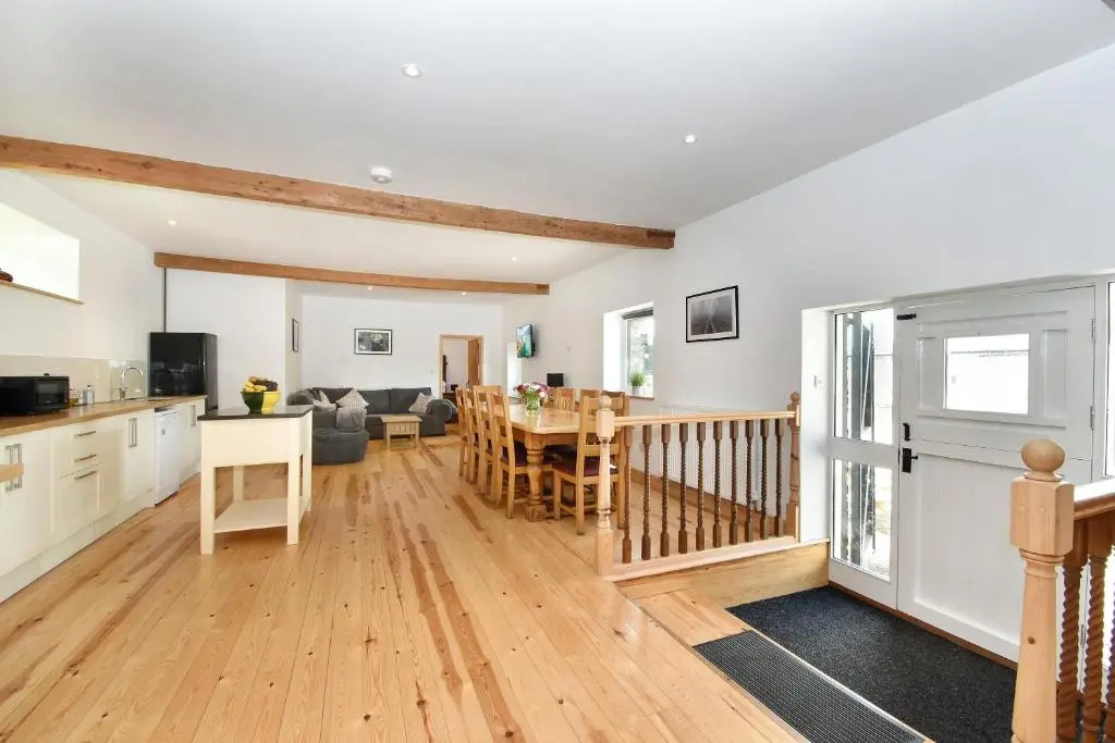 5 Bed Barn Conversion - with private hot tub