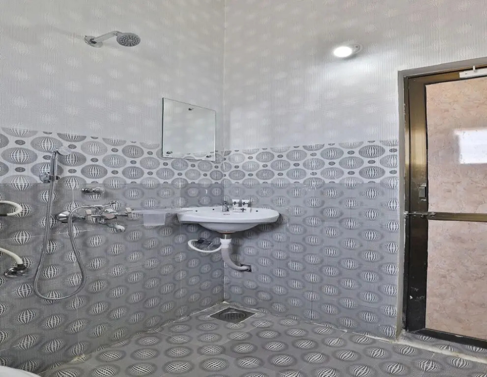 Rajguru Guest House by OYO Rooms