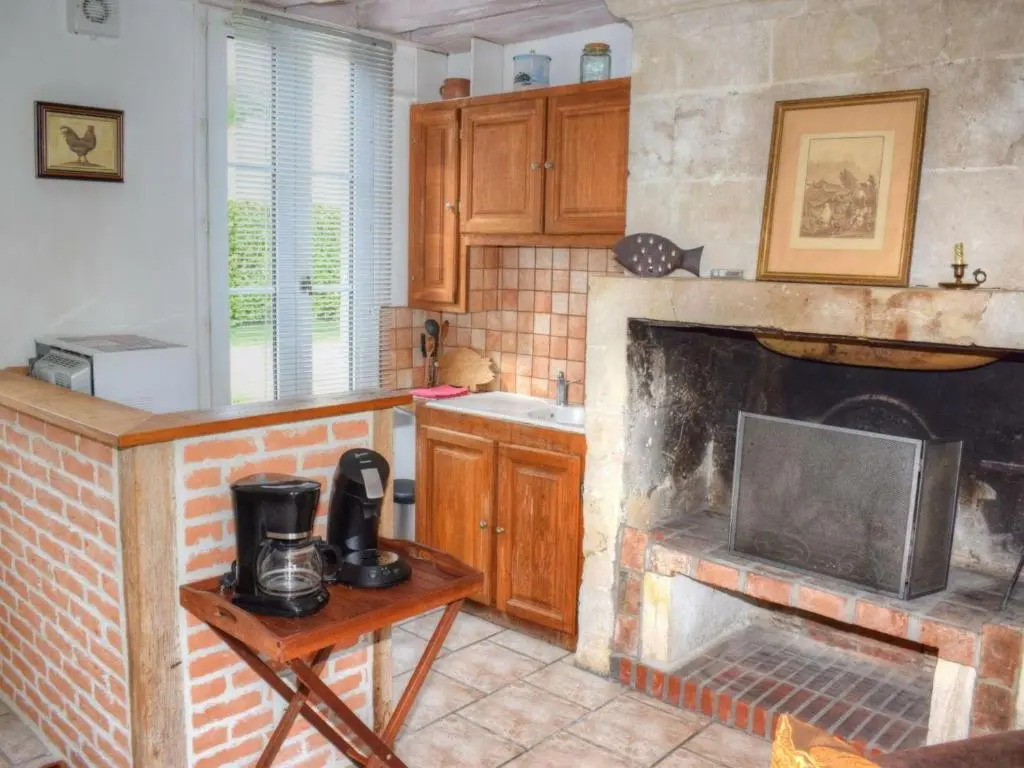 Charmant gîte paysan XIXe avec terrasse et jardin bordé par un ruisseau, à 1,5 km dAzay-le-Rideau - FR-1-381-417