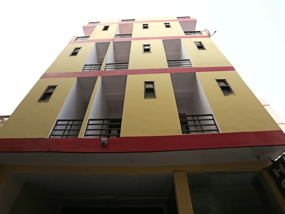 OYO 11407 Hotel Royal King