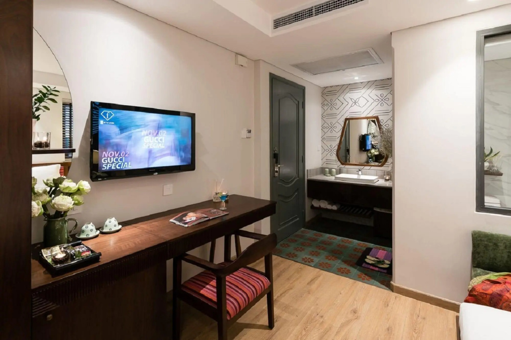Au Lac Legend Hotel