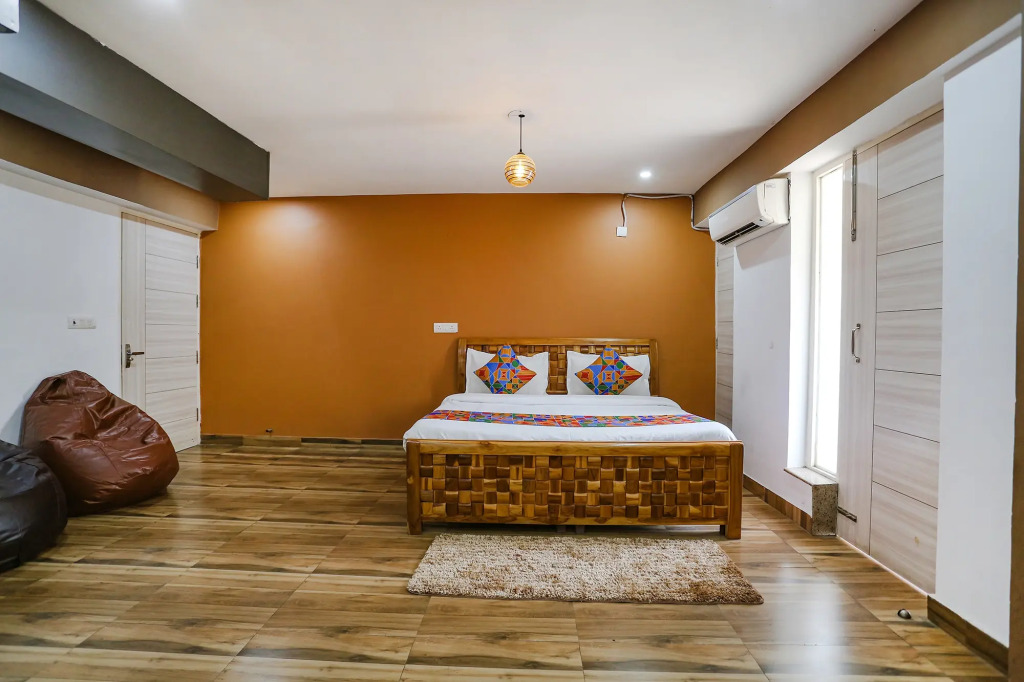 Hotel Sky Rise Inn Near Medanta - The Medicity, Gurugram