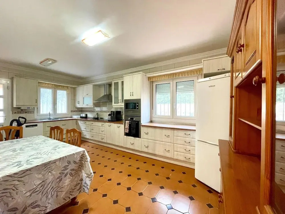 Villa in Roquetas near Beach & Pool