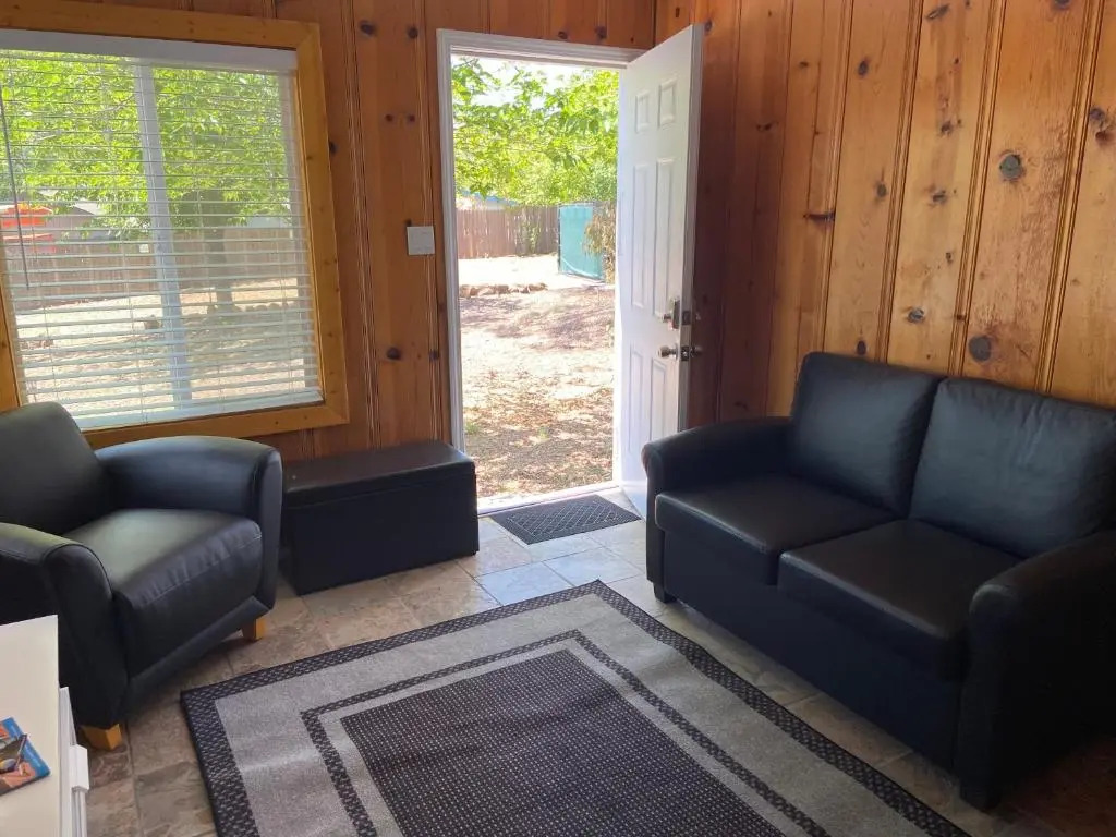 Clearlake Cabins & Boat Parking