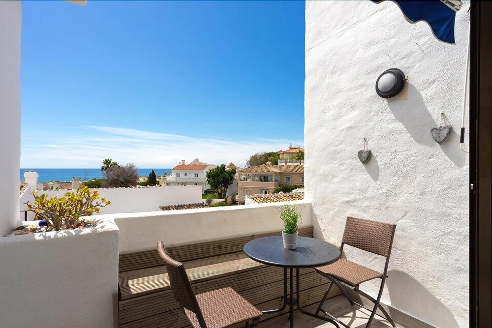 Stunning 2BR Apartment near the Beach Ref 54