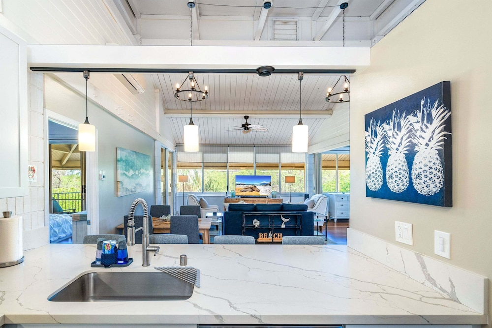 Haleakala Shores A-411 - Modern 2br/2ba, 2 King Beds, Sleeps 4, Split AC, Wi-fi