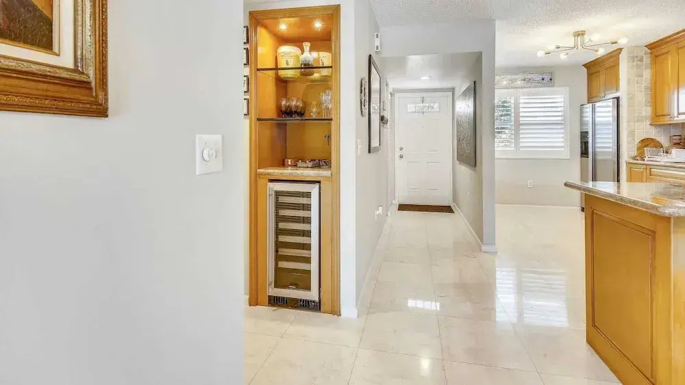 Dune Wind South by Avantstay Communal Pool & Hot Tub Gated Community Close to Smathers Beach Month Long Stays Only