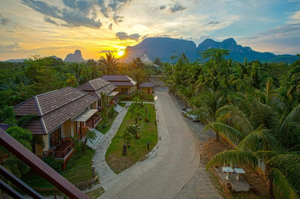 Palms Hill Resort